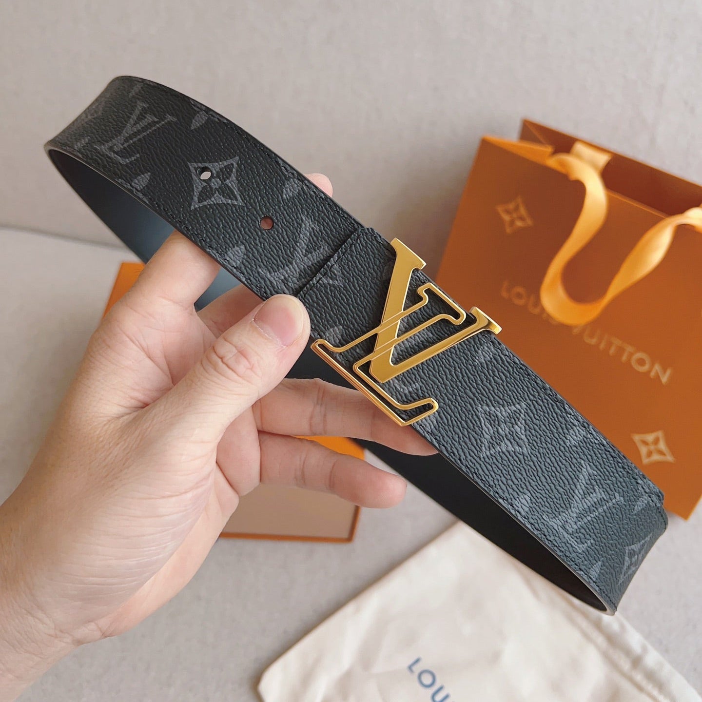 LOUIS VUITTON LV 25S BELT 40 MM IN BLACK MIX GREY CALFSKIN 593205