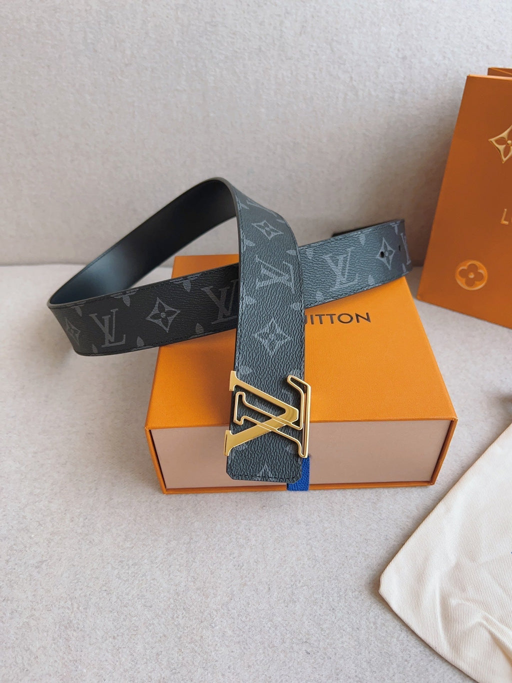 LOUIS VUITTON LV 25S BELT 40 MM IN BLACK MIX GREY CALFSKIN 593205