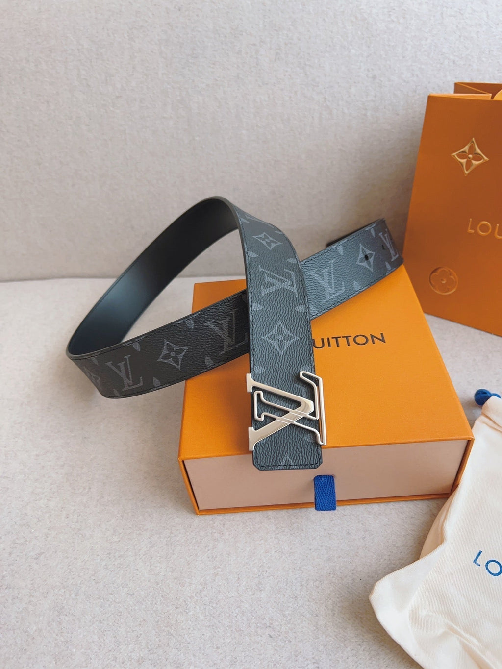 LOUIS VUITTON LV 25S BELT 40 MM IN BLACK MIX GREY CALFSKIN 593206