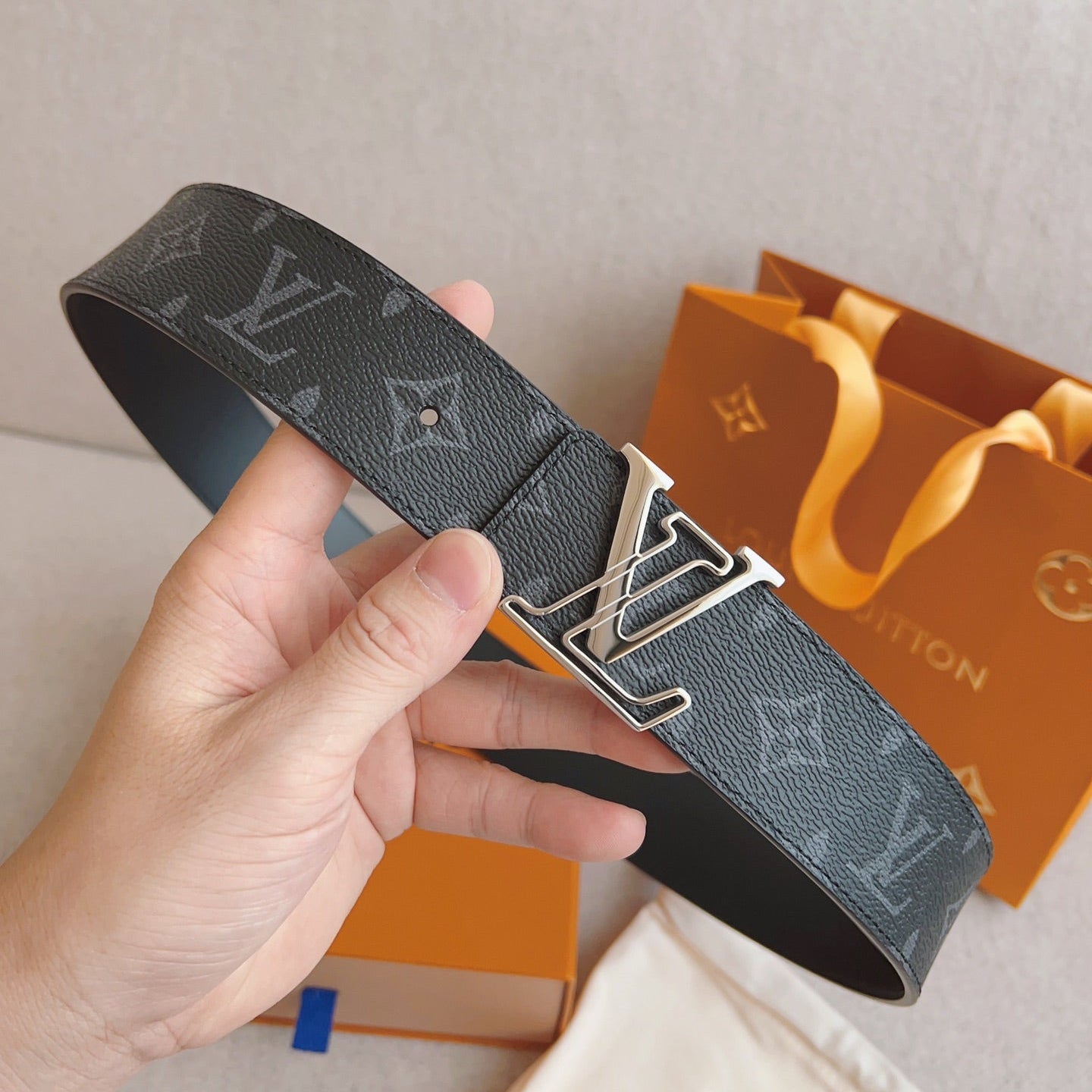 LOUIS VUITTON LV 25S BELT 40 MM IN BLACK MIX GREY CALFSKIN 593206