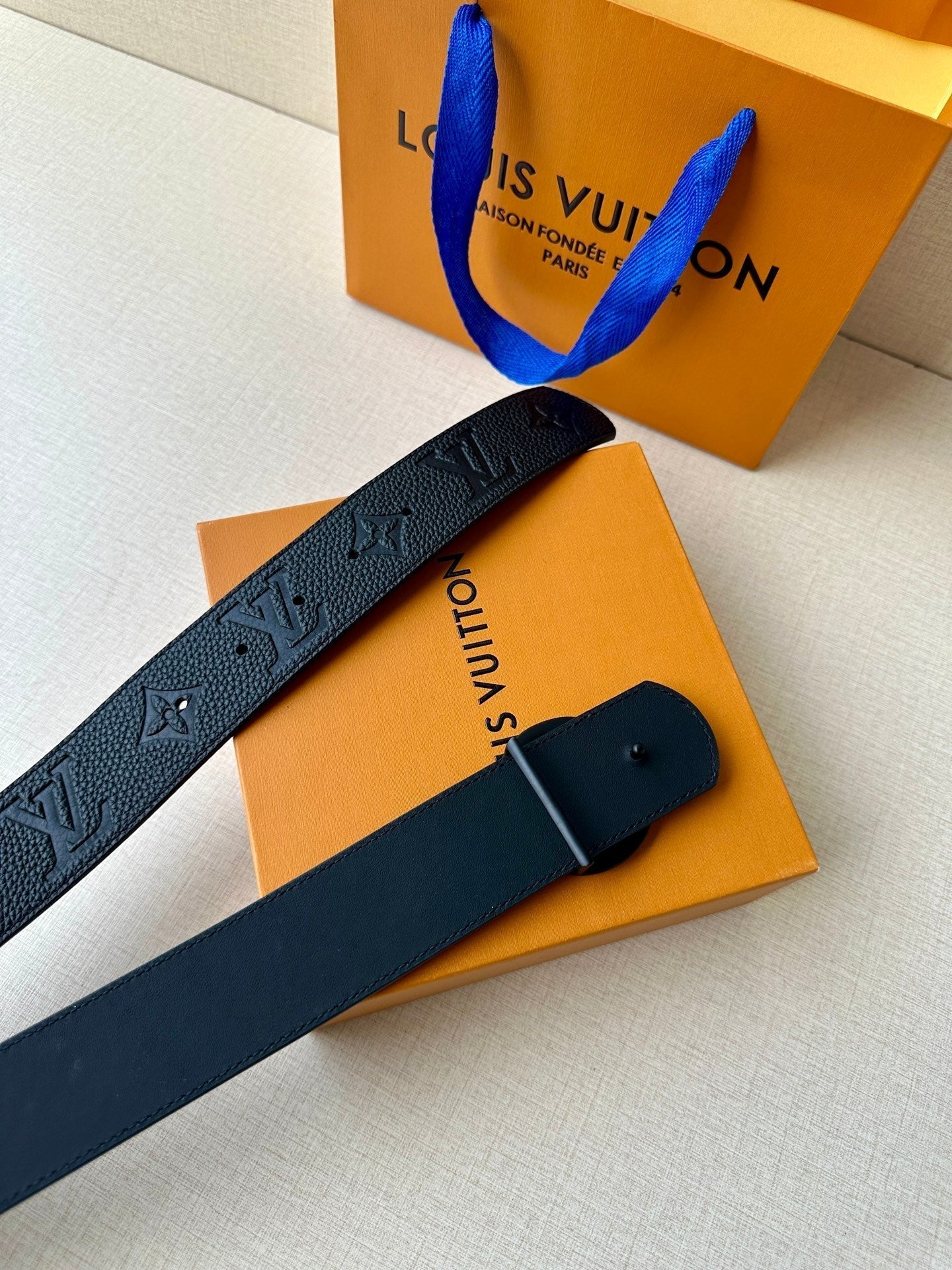 LOUIS VUITTON LV 25S BELT 40 MM IN BLACK CALFSKIN 593264
