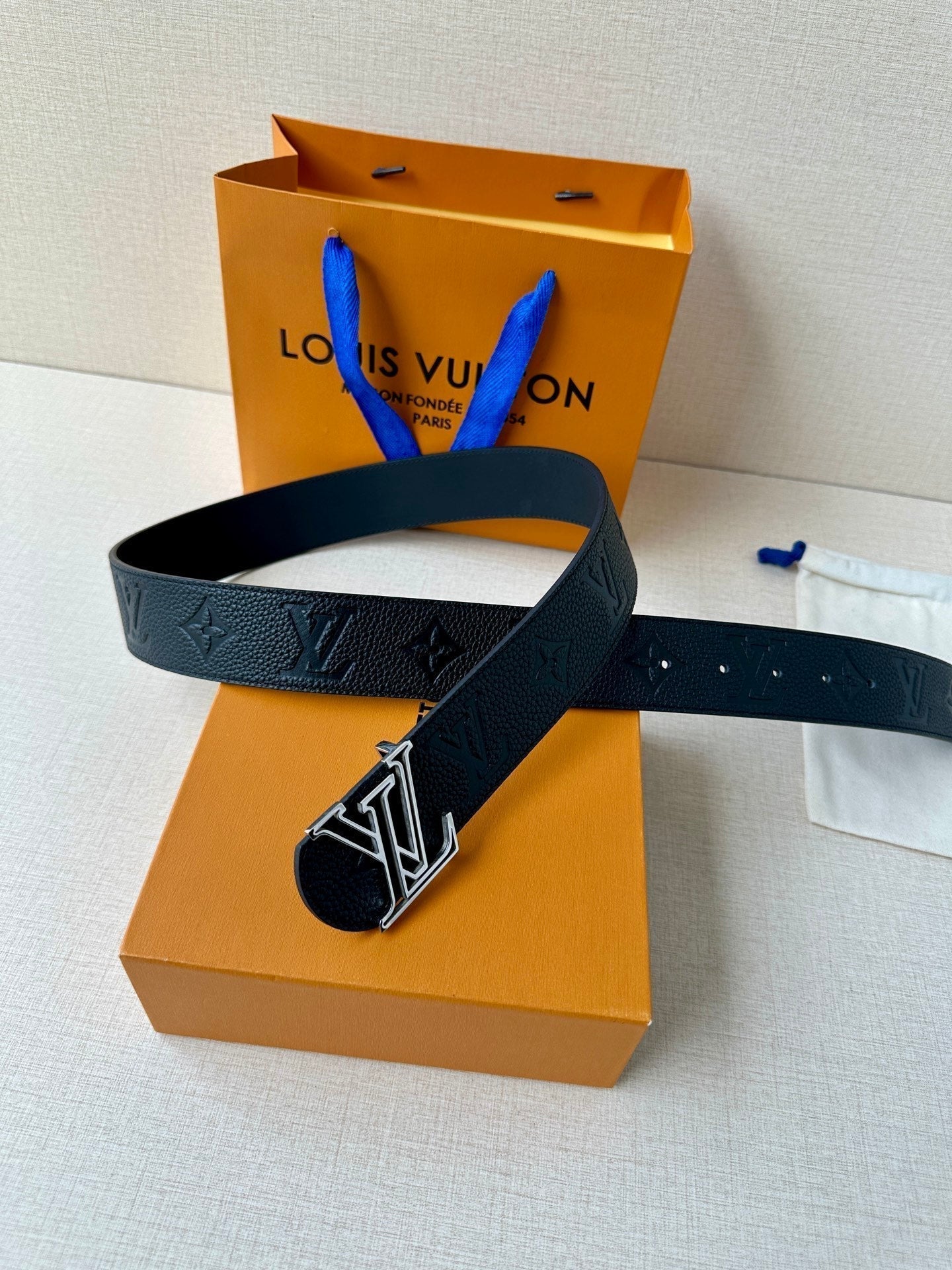 LOUIS VUITTON LV 25S BELT 40 MM IN BLACK CALFSKIN WITH SILVER HARDWARE 593266