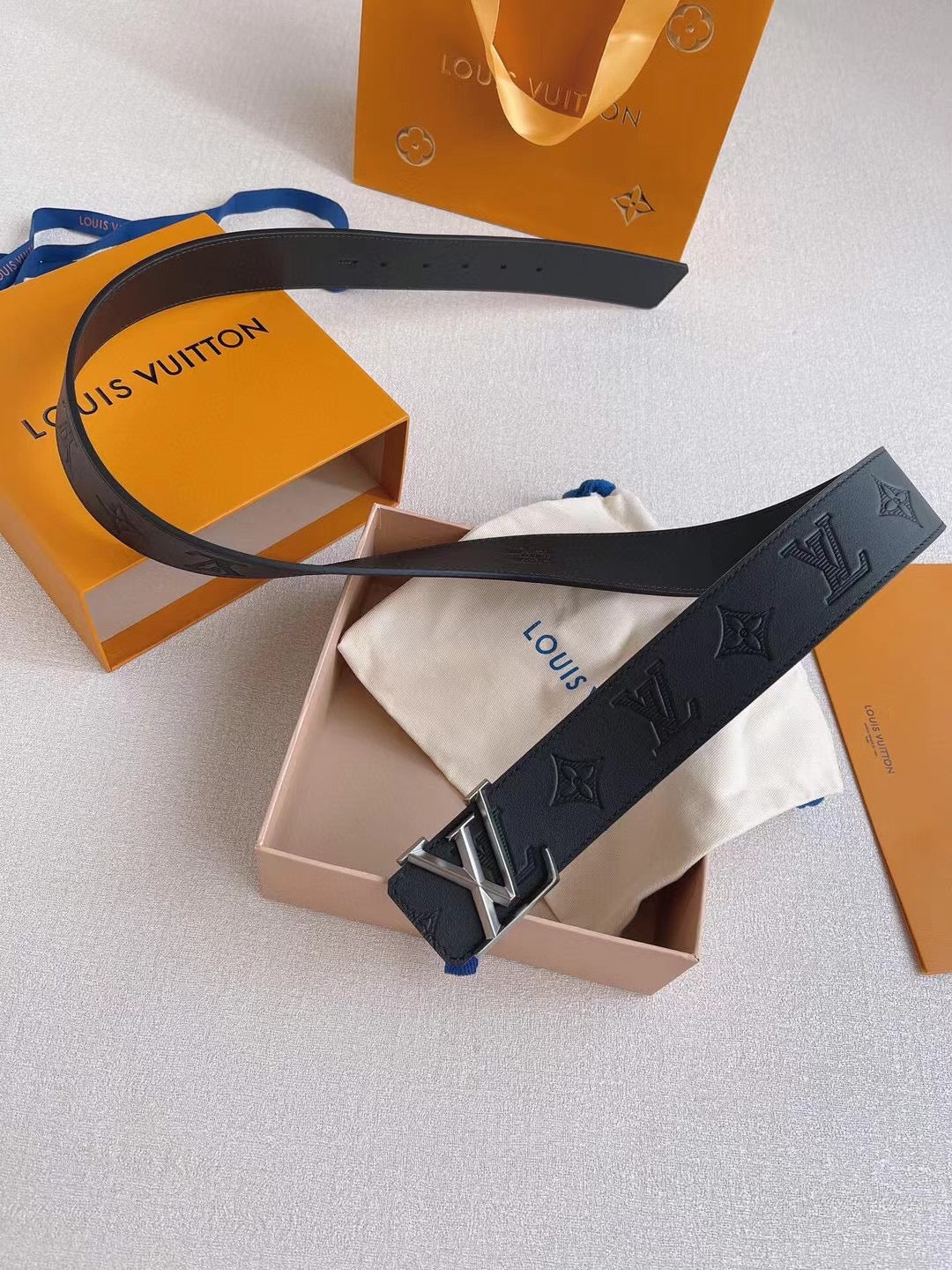 LOUIS VUITTON LV 25S BELT 40 MM IN BLACK CALFSKIN 593215