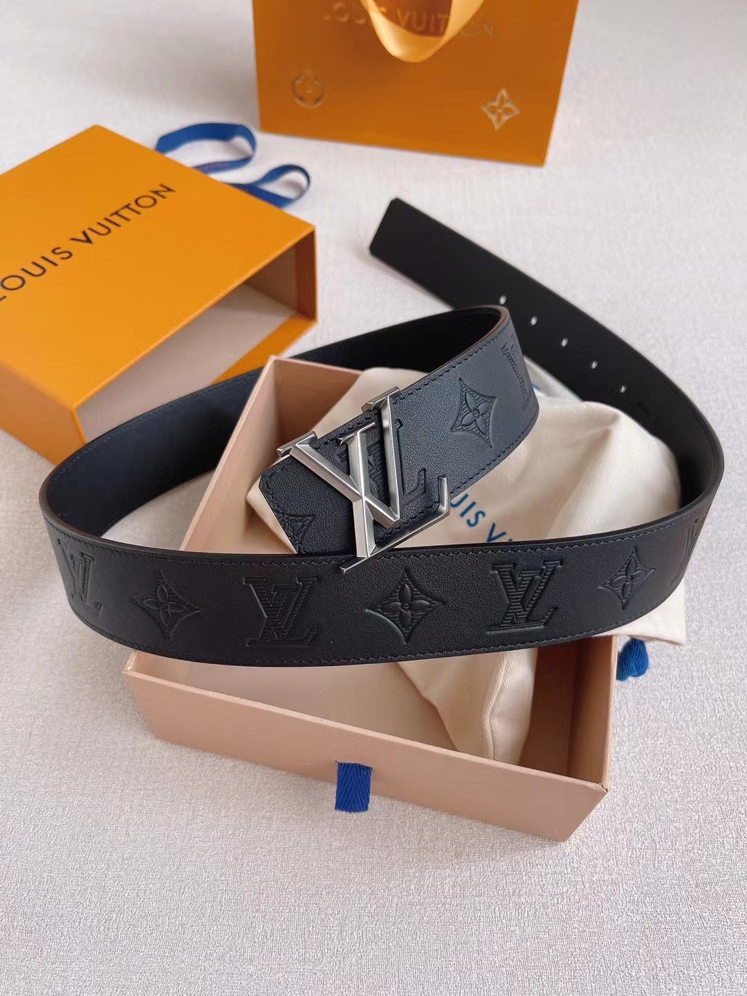LOUIS VUITTON LV 25S BELT 40 MM IN BLACK CALFSKIN 593215