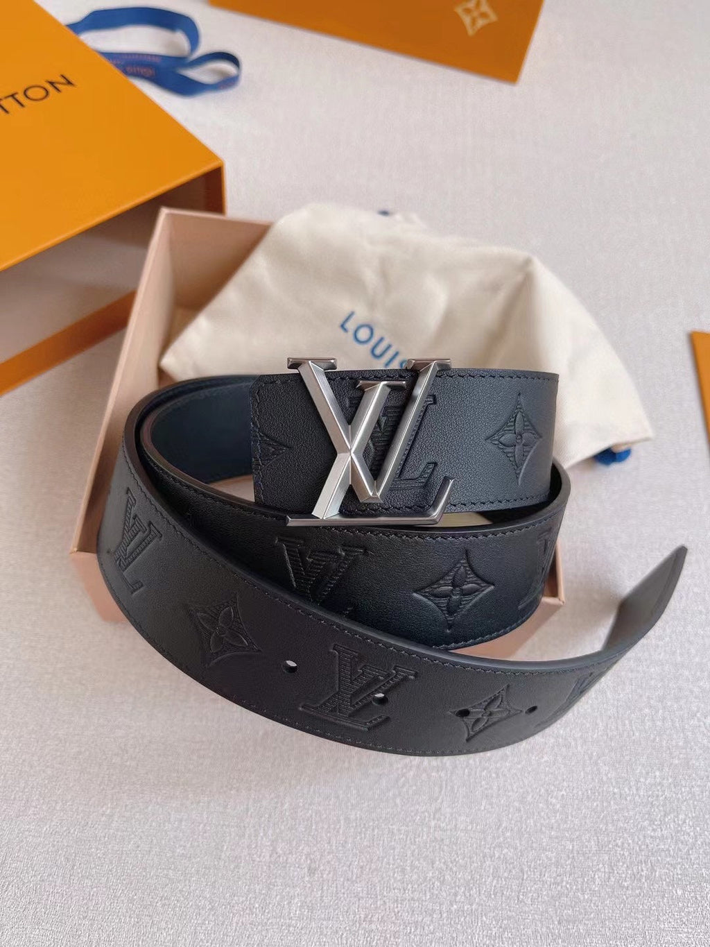 LOUIS VUITTON LV 25S BELT 40 MM IN BLACK CALFSKIN 593215