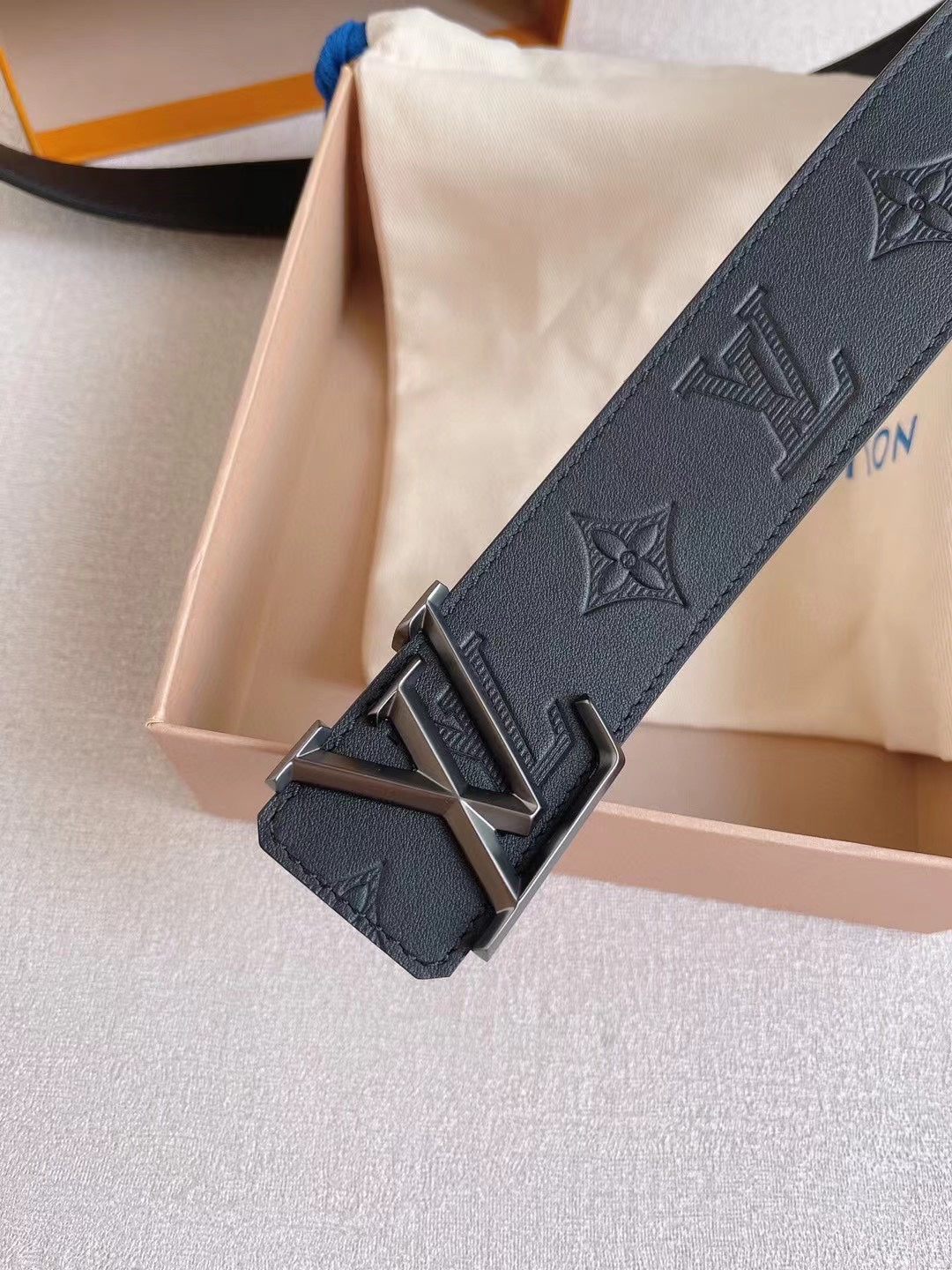 LOUIS VUITTON LV 25S BELT 40 MM IN BLACK CALFSKIN 593217