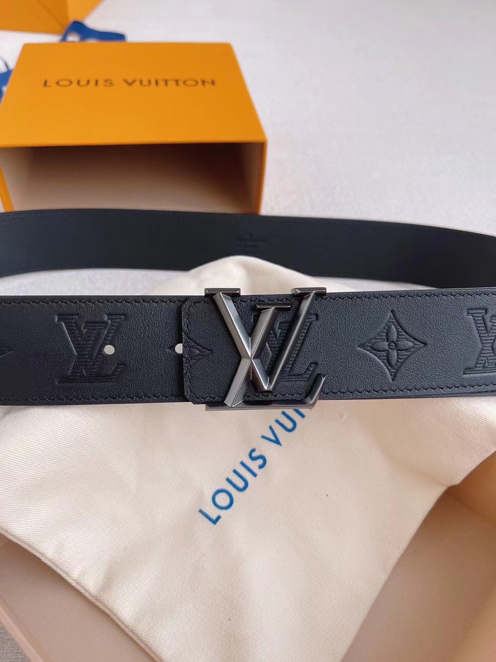 LOUIS VUITTON LV 25S BELT 40 MM IN BLACK CALFSKIN 593217