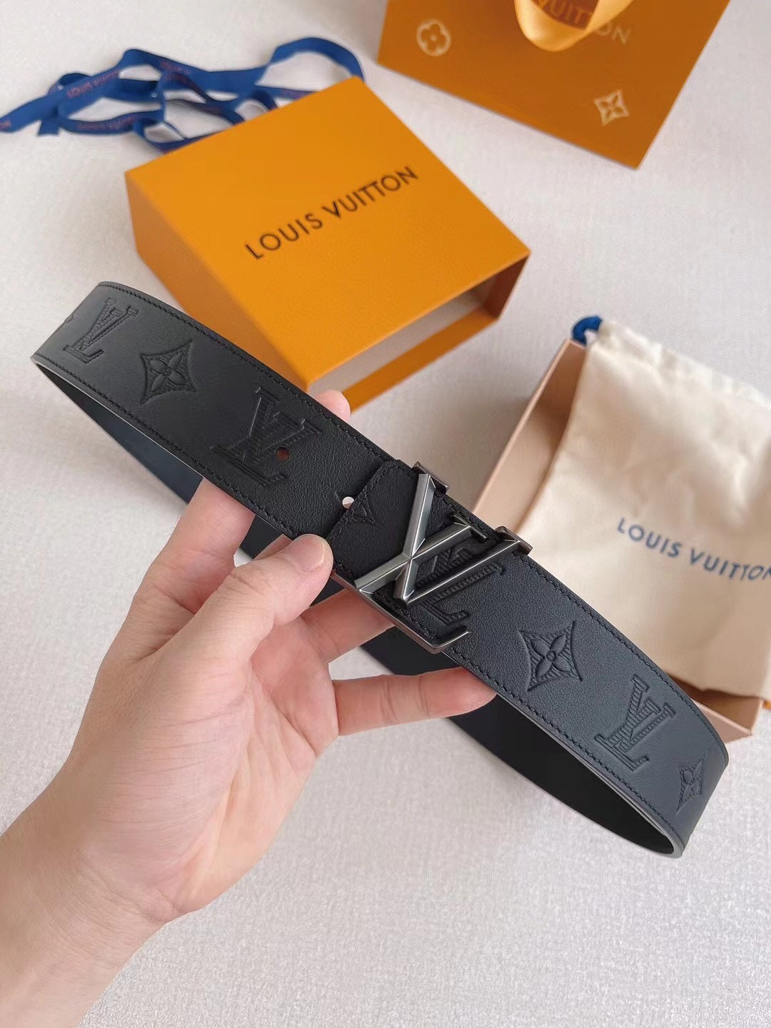 LOUIS VUITTON LV 25S BELT 40 MM IN BLACK CALFSKIN 593217