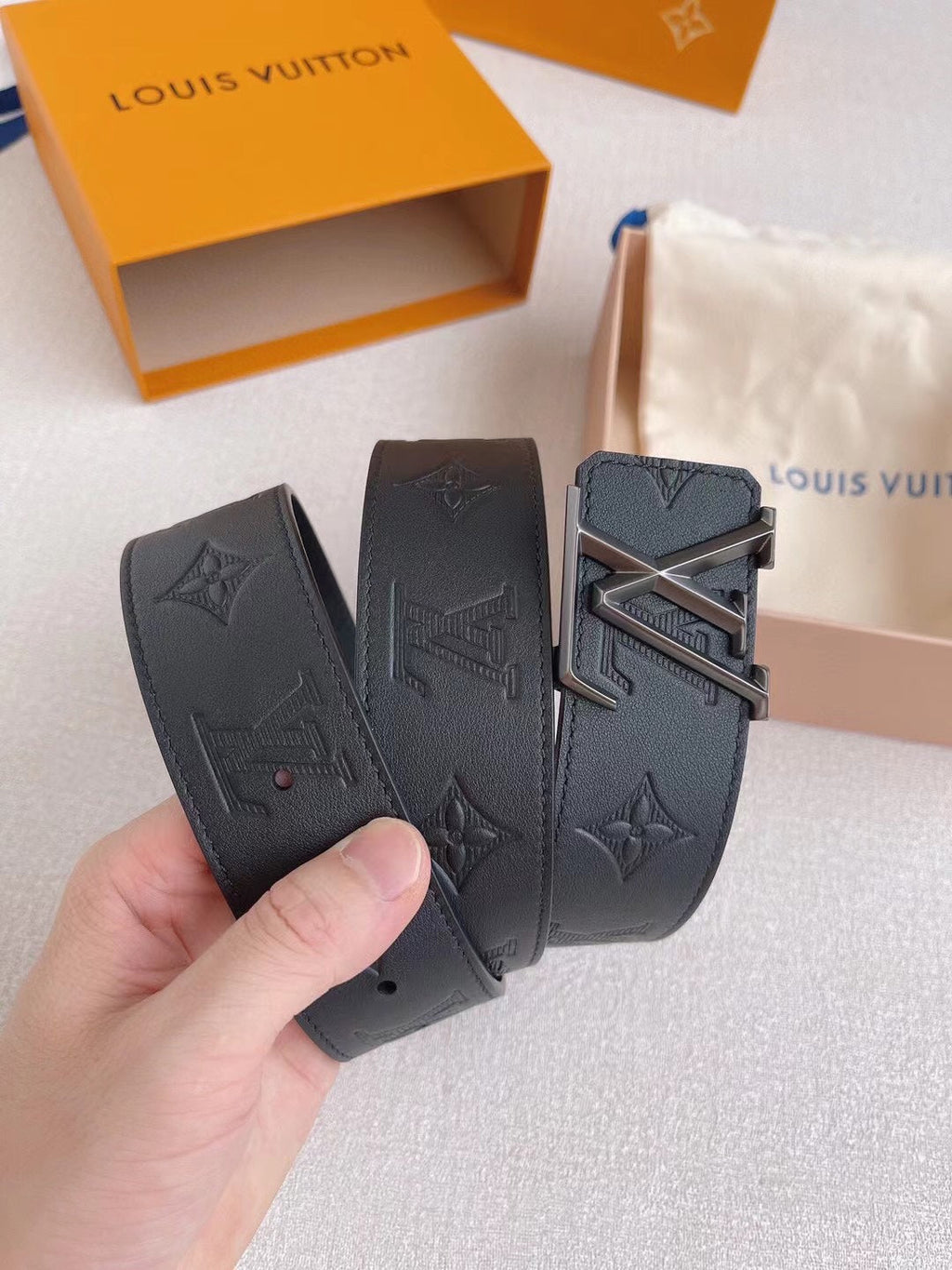 LOUIS VUITTON LV 25S BELT 40 MM IN BLACK CALFSKIN 593217