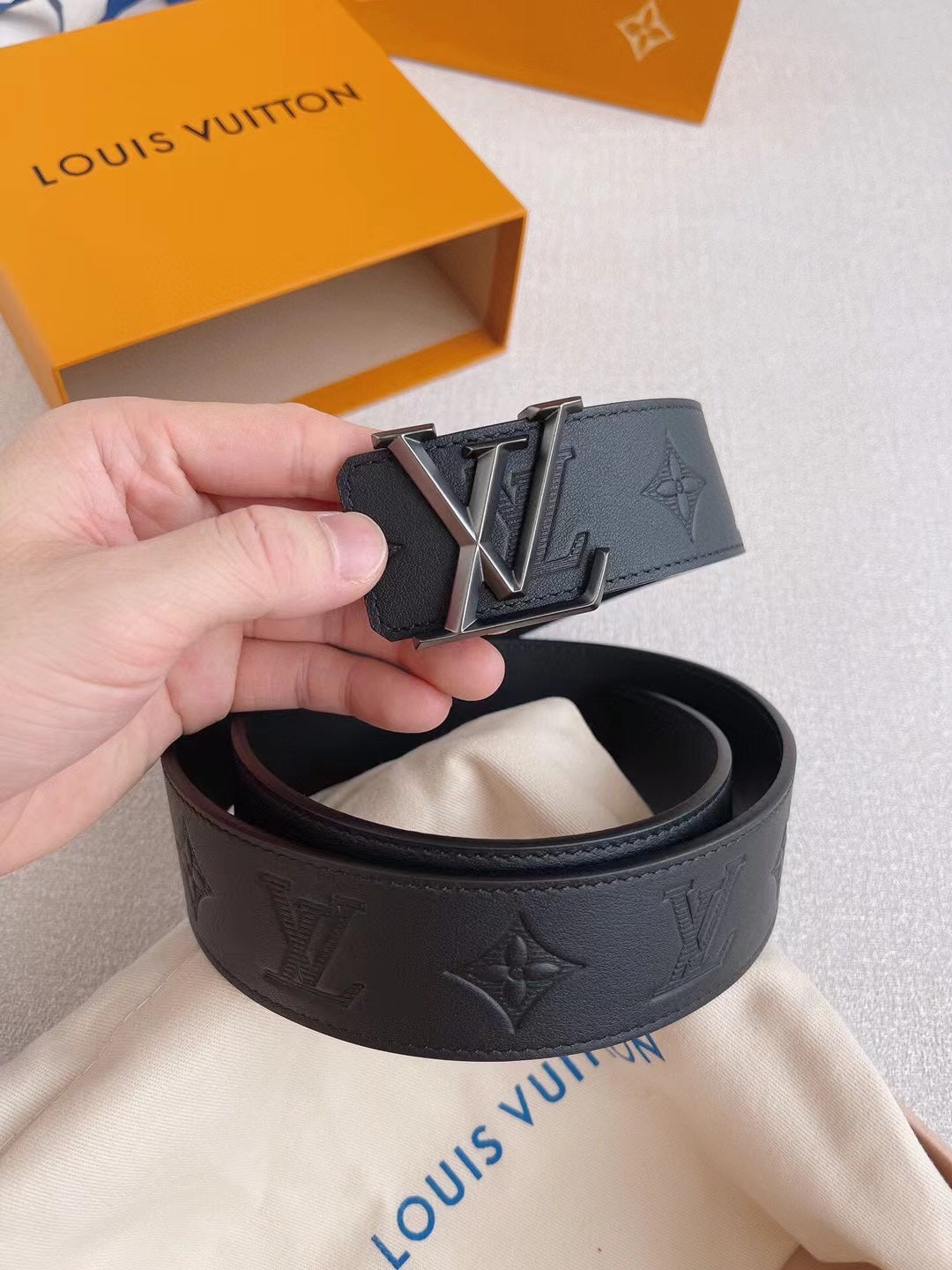 LOUIS VUITTON LV 25S BELT 40 MM IN BLACK CALFSKIN 593217